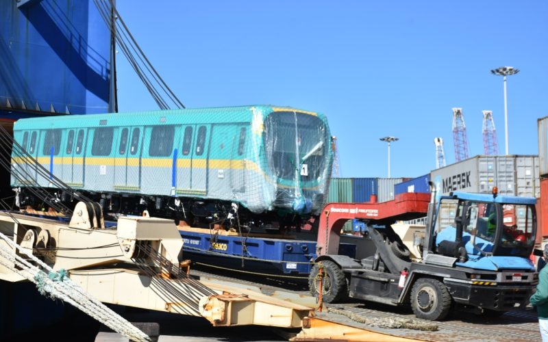 وزير النقل يعلن وصول سادس قطار  مترو أنفاق مكيف جديد إلى ميناء الإسكندرية